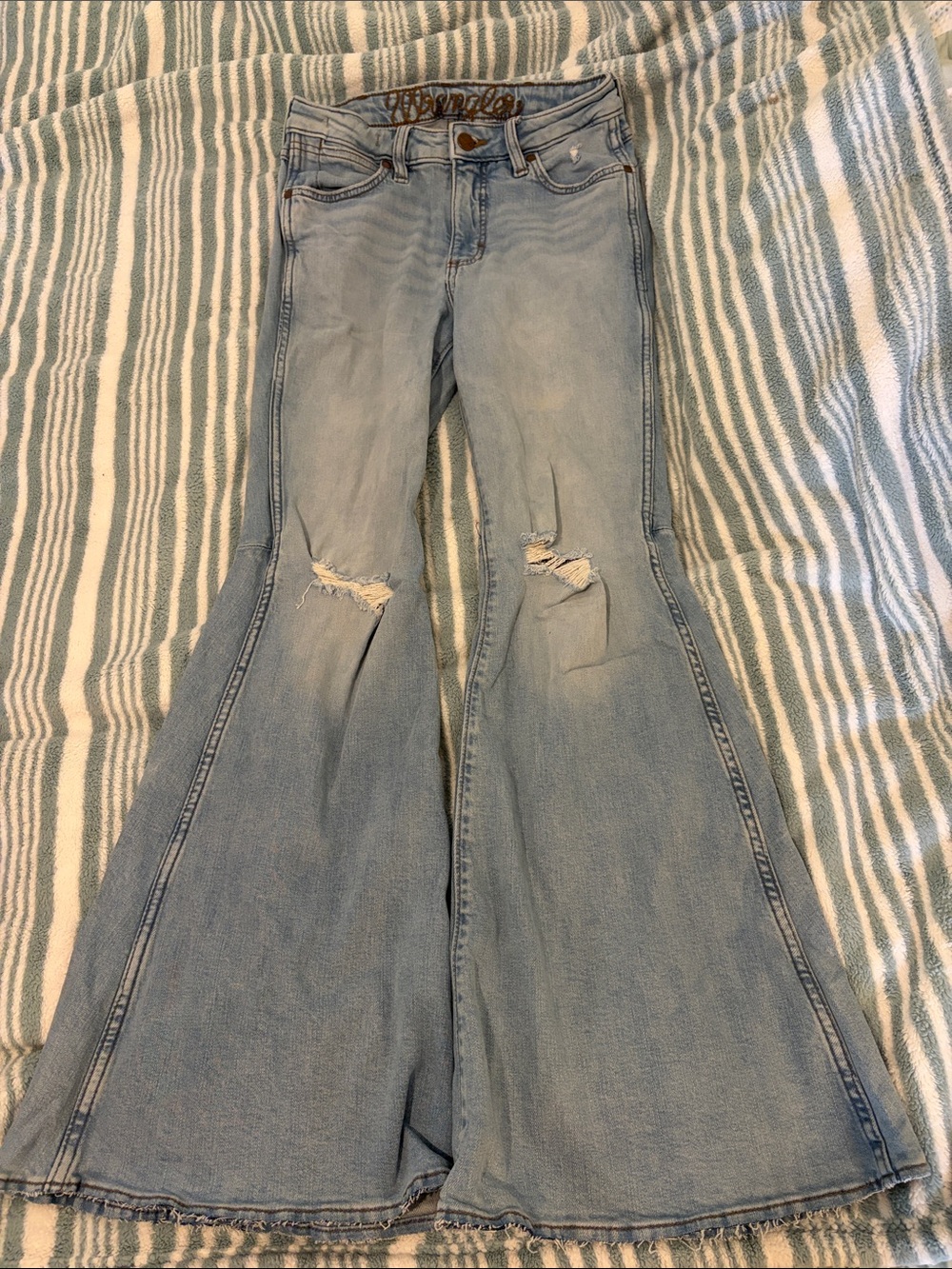 Wrangler Retro Trumpet Flare. Light Wash. Raw Hem. Short Inseam.